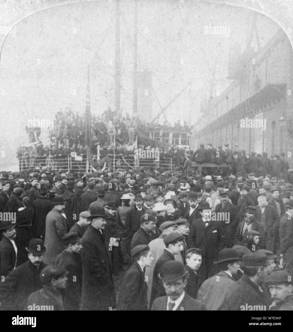 Gordon Highlanders embarking for South Africa, Liverpool, Lancashire, 1899.  Artist: Underwood & Underwood Stock Photo
