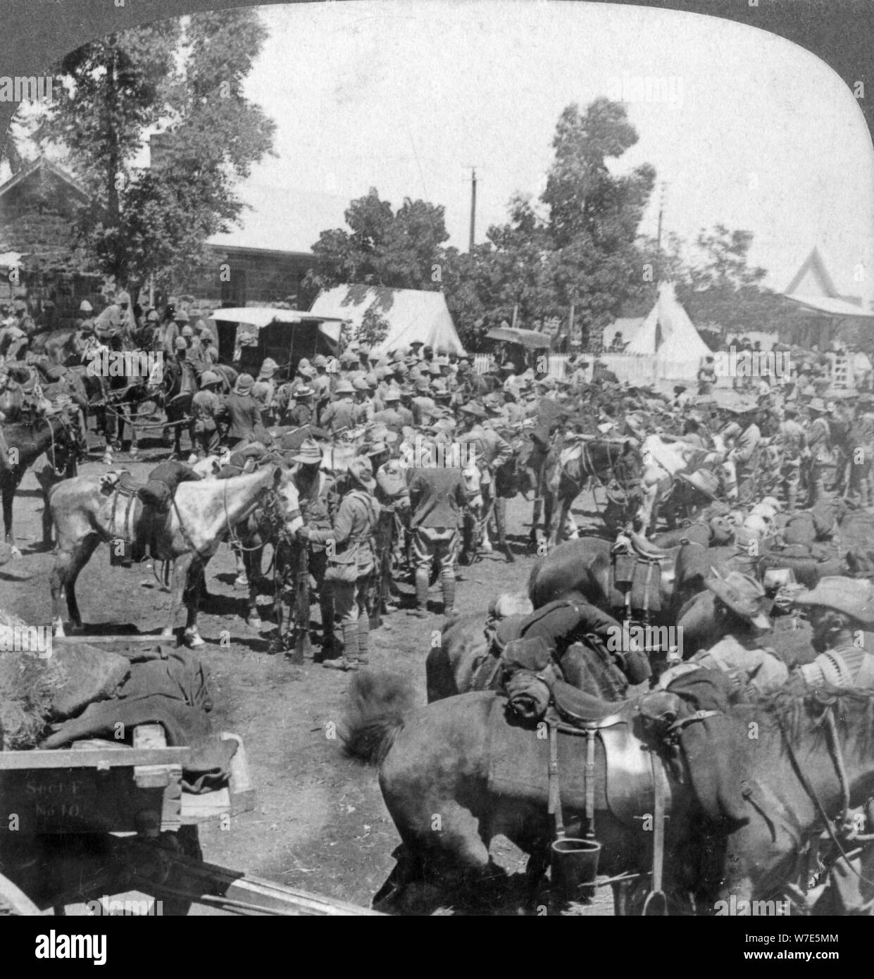 Arrival of General Cronje at Modder River as a prisoner of war, South Africa, Boer War, 1901. Artist: Underwood & Underwood Stock Photo