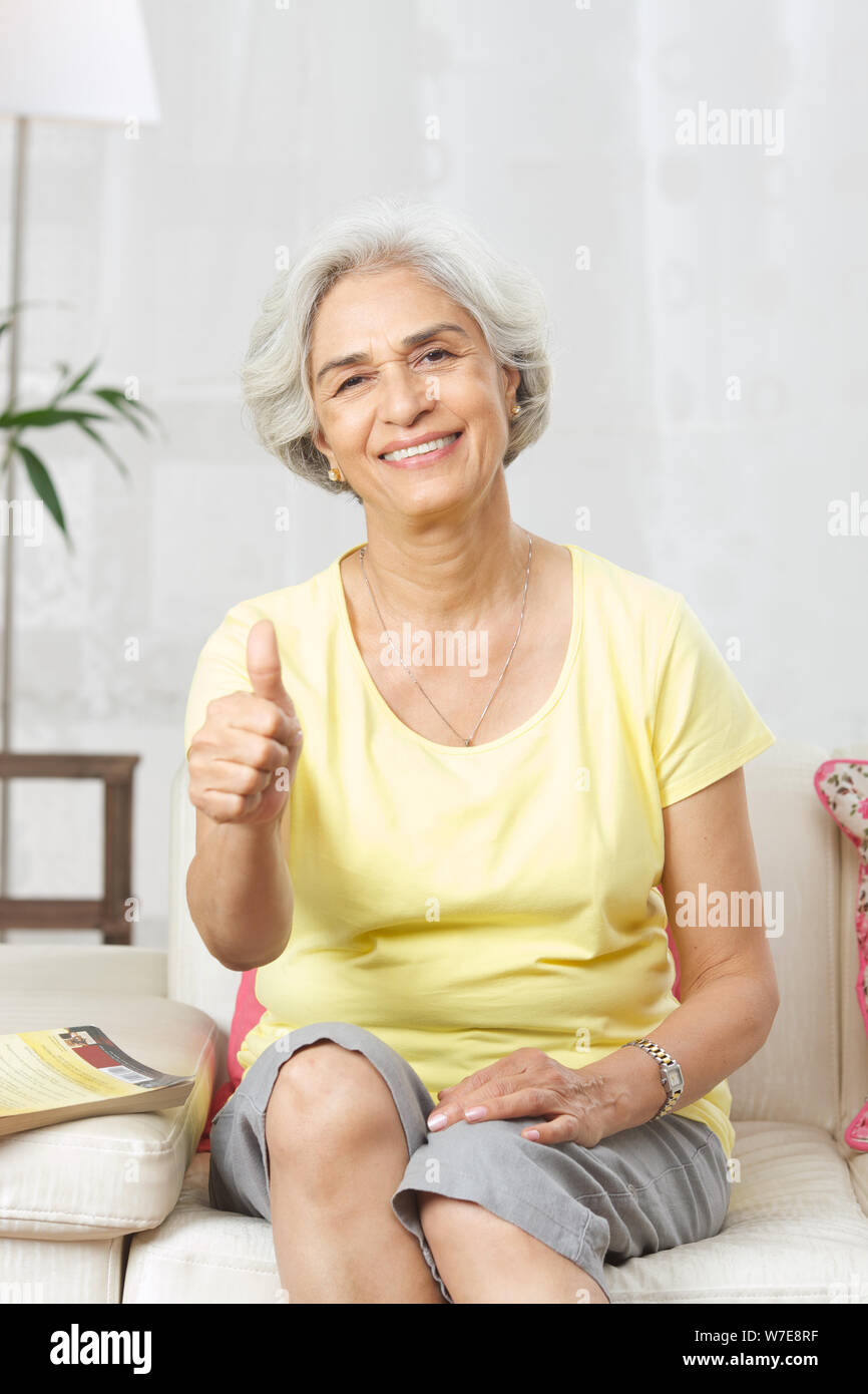 Older woman showing thumbs up hi-res stock photography and images - Alamy
