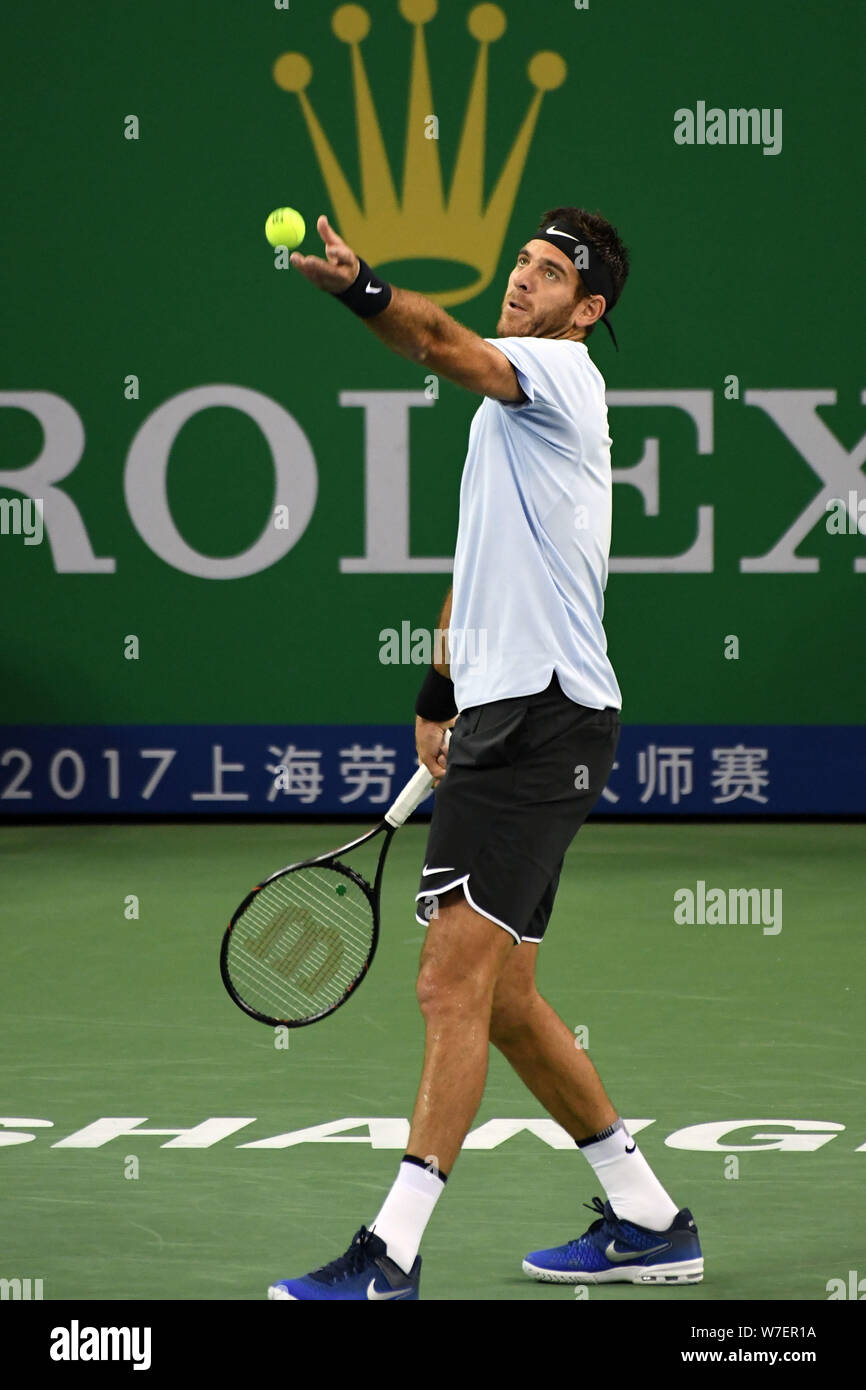 Juan Martin Del Potro, or Delpo, of Argentina serves against Roger Federer  of Switzerland in their semifinal of men's singles during the Shanghai Role  Stock Photo - Alamy