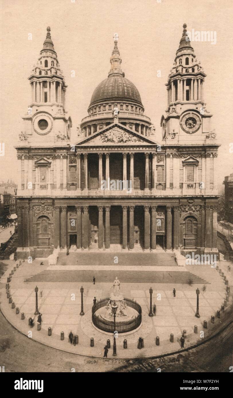 St pauls cathedral 1930 hi-res stock photography and images - Alamy