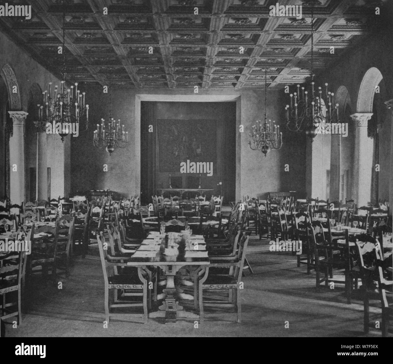 Main dining room, University Club Building, Los Angeles, California