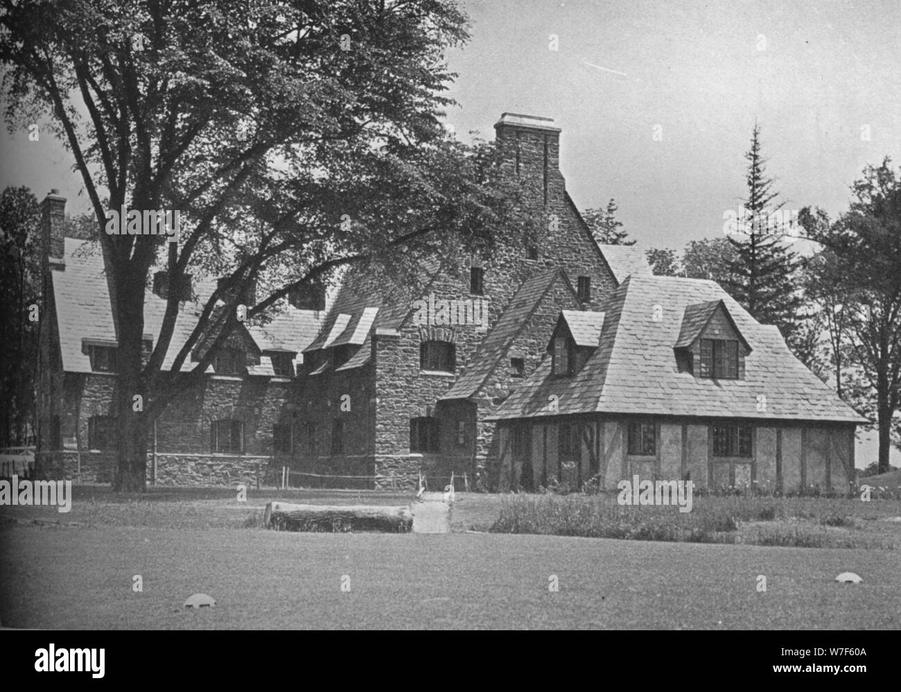 Winged foot golf club clubhouse hi-res stock photography and images - Alamy