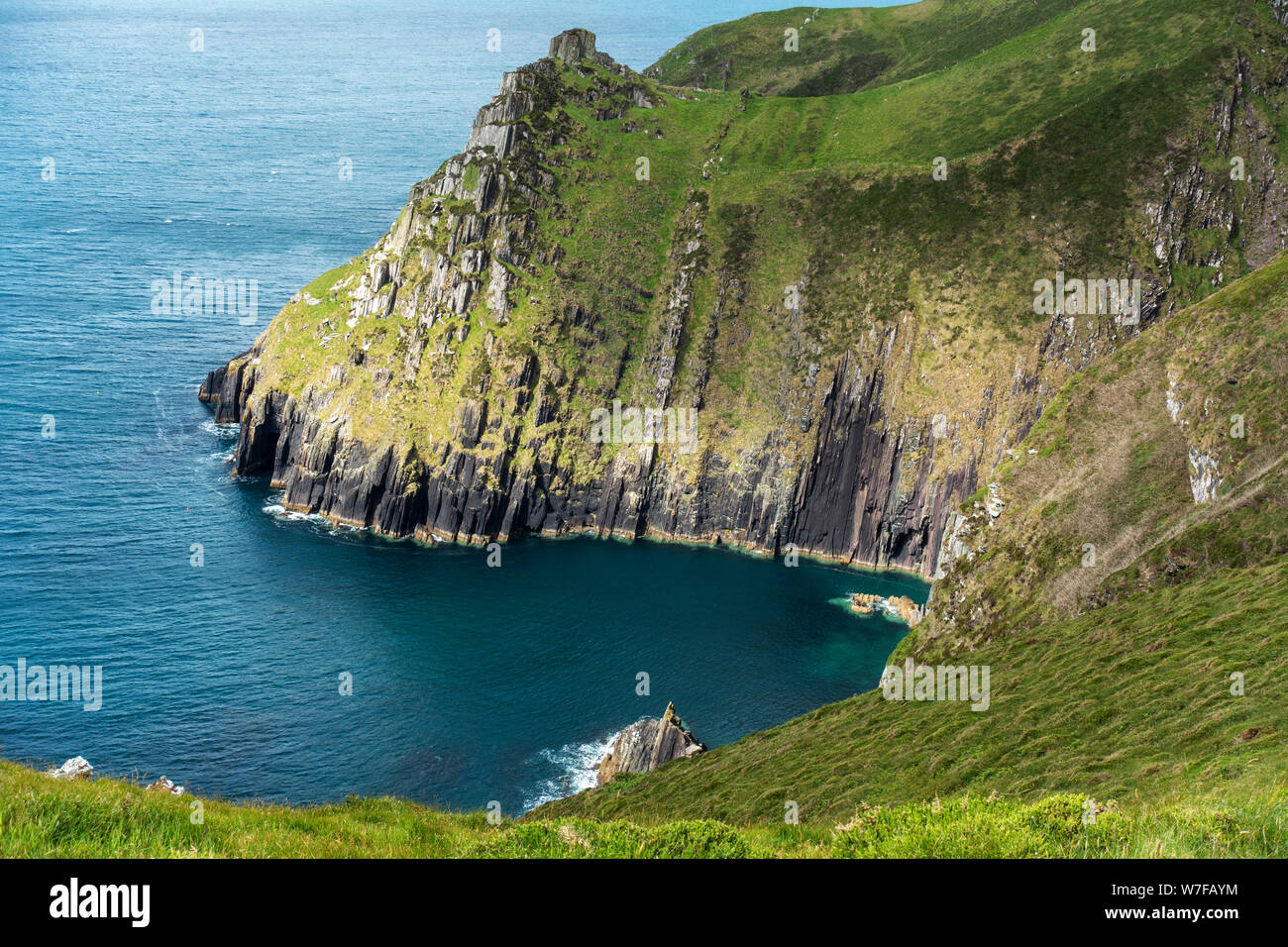 Sheltered bay below Eask Tower on Ballymacadoyle Hill on the Dingle Peninsula, County Kerry, Republic of Ireland Stock Photo