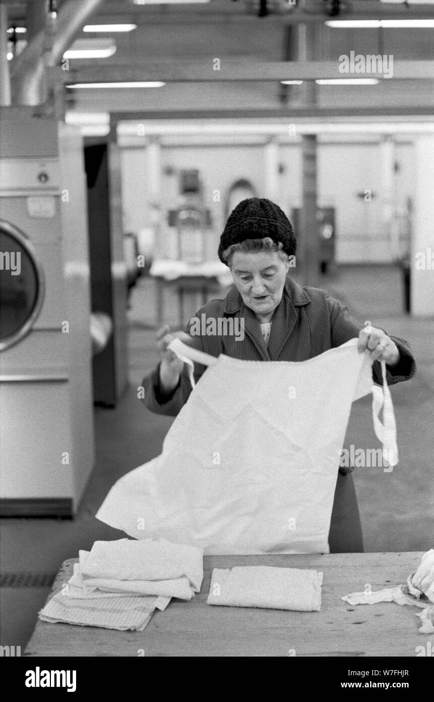 Washing machine 1970s hires stock photography and images Alamy