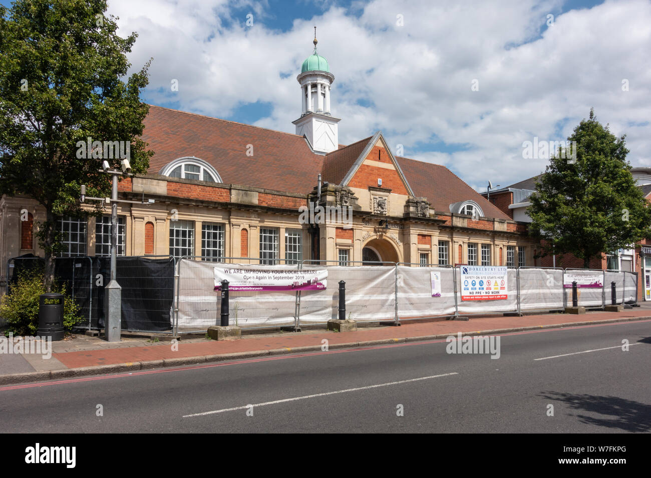 Battle Library on Oxford Road in reading, UK closed and fenced off for