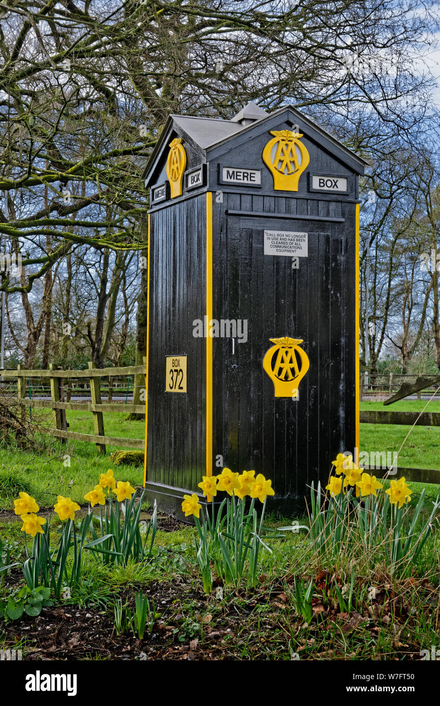 British Automobile Association(AA) telephone box at Mere Corner, Knutsford, Cheshire, England. UK. Stock Photo