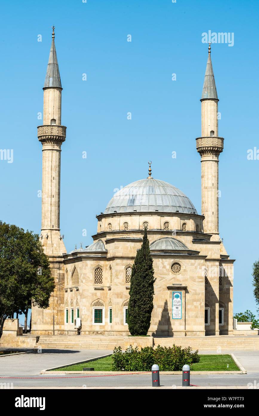 Baku, Azerbaijan - May 11, 2019. Exterior view of the Mosque of the Martyrs near the Alley of Martyrs in Baku. The Alley of Martyrs is a cemetery and Stock Photo