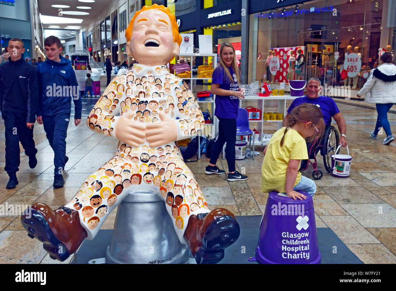 Oor Wullie in Braehead Shopping Centre, Glasgow. Part of the Oor Wullie's Big Bucket Trail which aims to raise money for Children's Hospital charities Stock Photo
