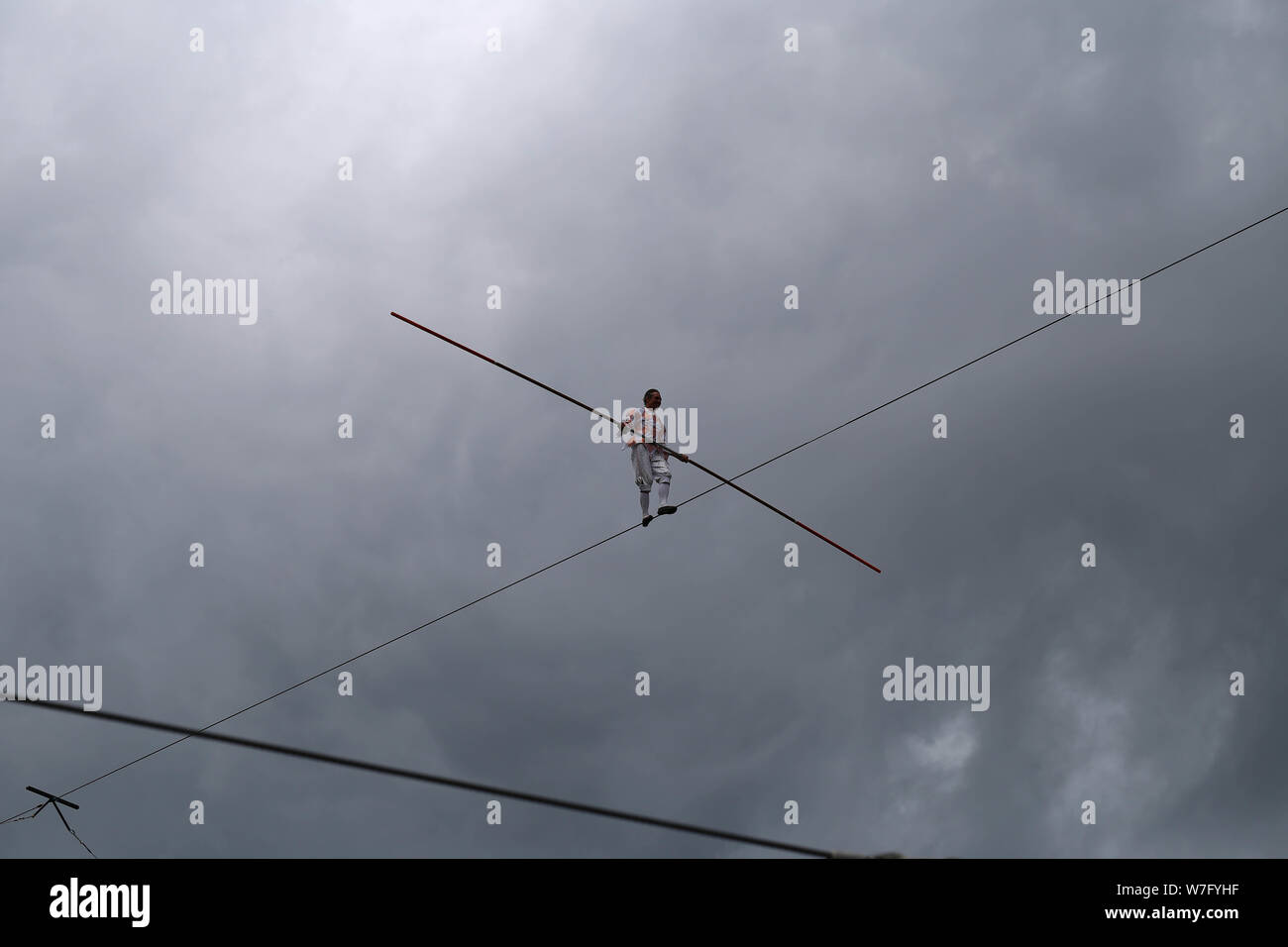 Seiltänzer, Acrobat, Artist, Hochseiltänzer Stock Photo Alamy