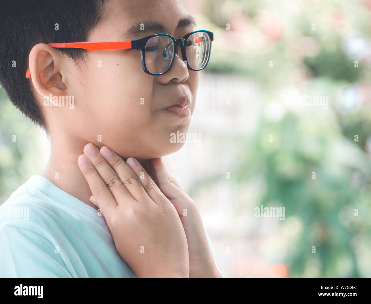 Choking Child High Resolution Stock Photography and Images Alamy