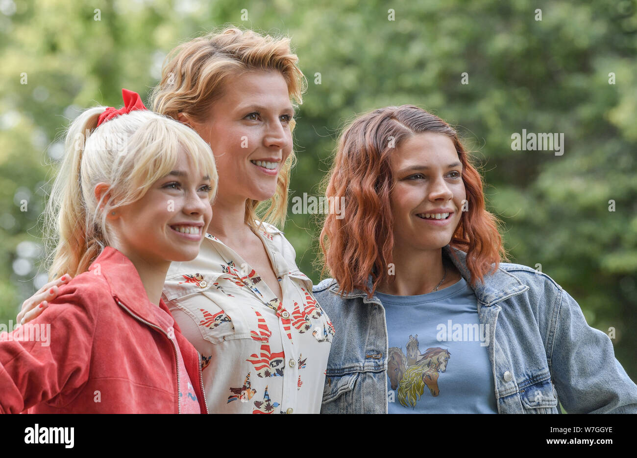 Reichenow, Germany. 06th Aug, 2019. On the press date on the set of the  Amazon series Bibi and Tina in front of Schloss Reichenow are actress  Katharina Hirschberg (l-r) as Bibi, actress