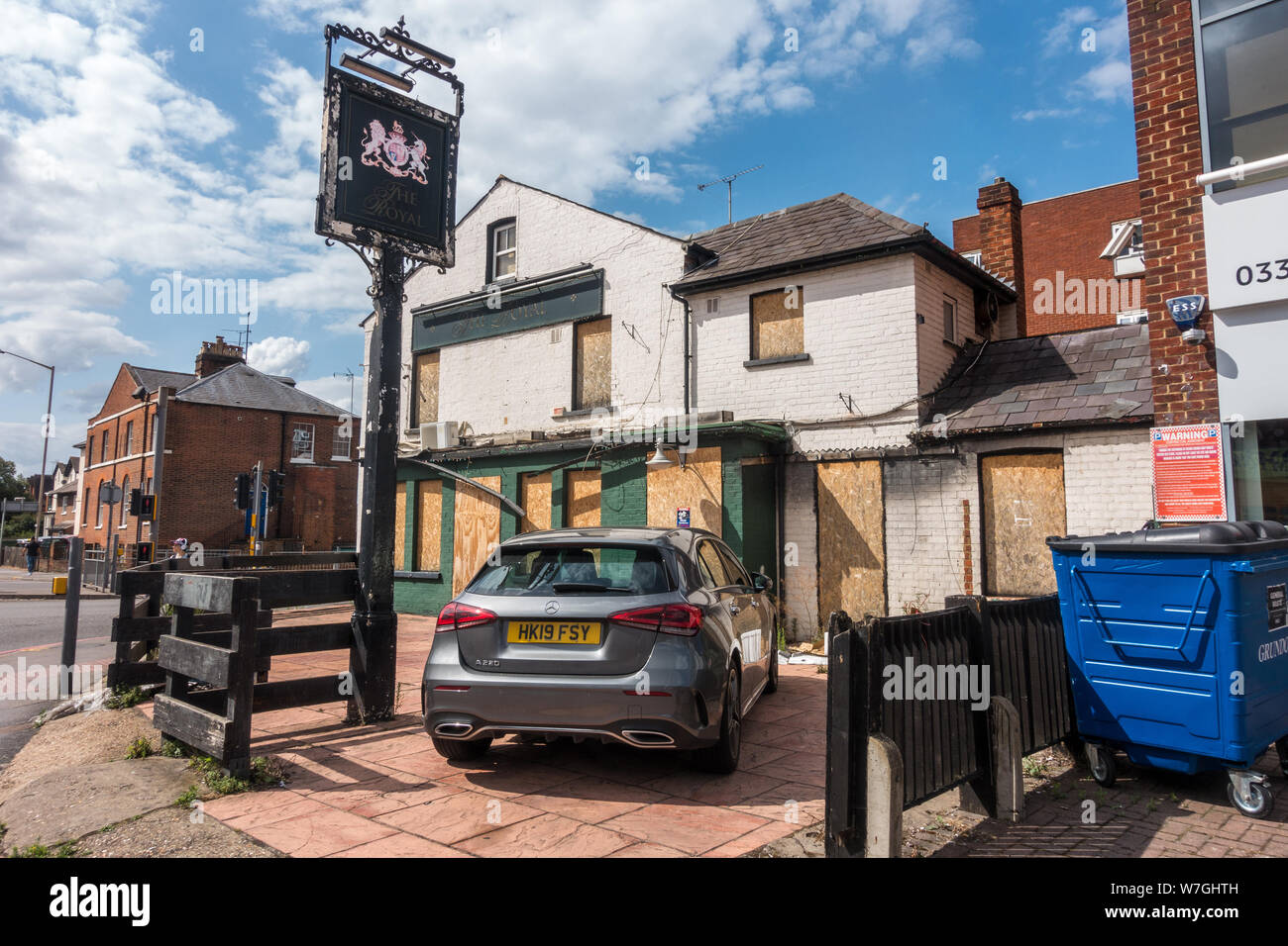 An old pub, The Royal, on Oxford Road in Reading, UK is left abandoned