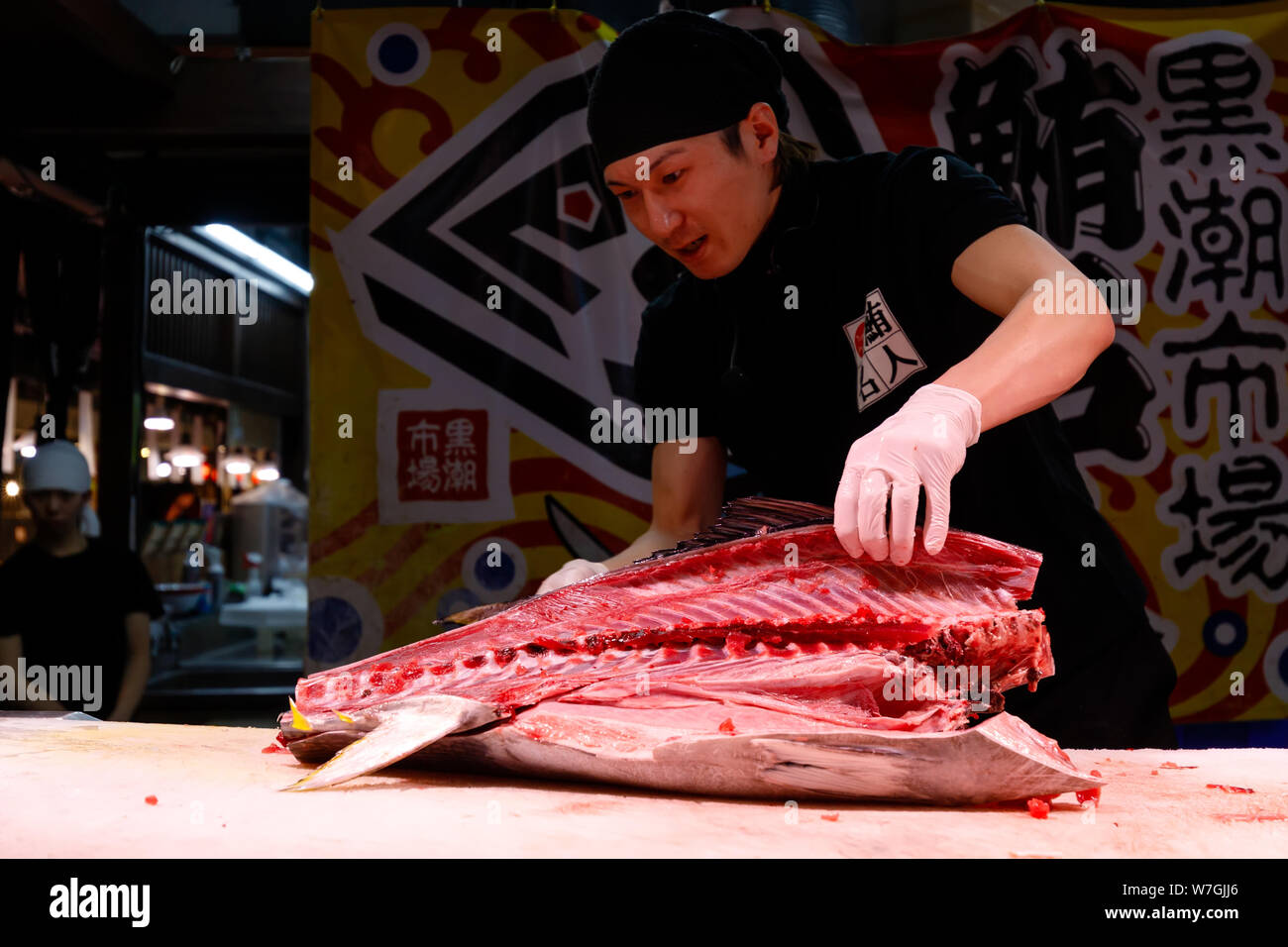 WAKAYAMA, JAPAN, MARCH 28, 2019 : A chef is showing how to cut a giant tuna in the Kuroshio fish market Stock Photo