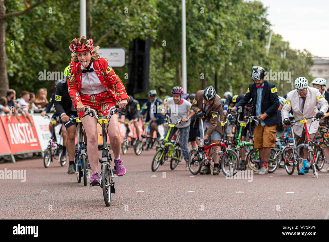 Female cyclist racing,riders scramble to construct their Brompton ...