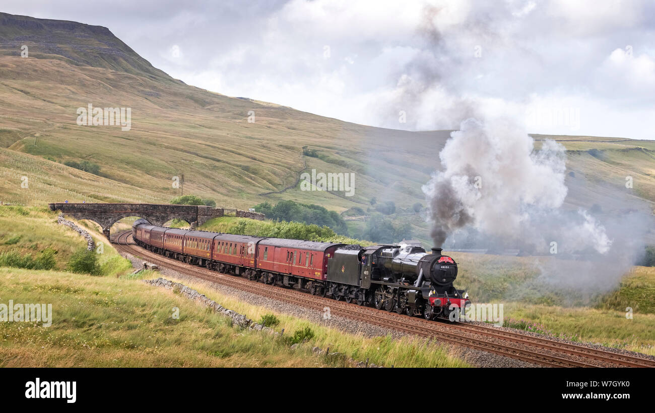 HAWES, YORKSHIRE, UK, 6th AUGUST 19. LMS Stanier Class 8F No. 48151 climbs up Ais Gill on the Settle and Carlisle railway line on the 6th August 2019. Stock Photo