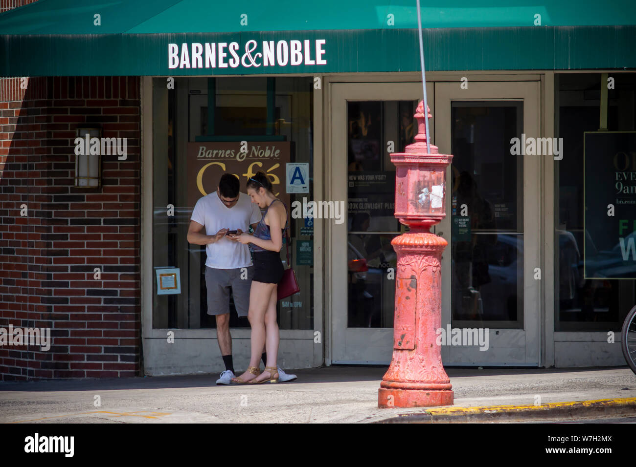 Barnes Noble Bookstore In The Family Friendly Trendy Park Slope