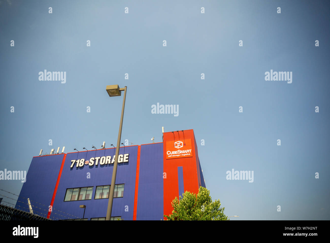 Cubesmart storage hires stock photography and images Alamy