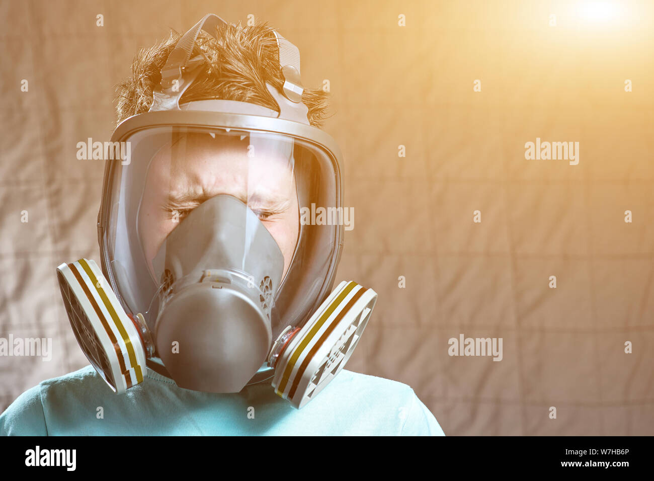 Baby in a gas mask hi-res stock photography and images - Alamy