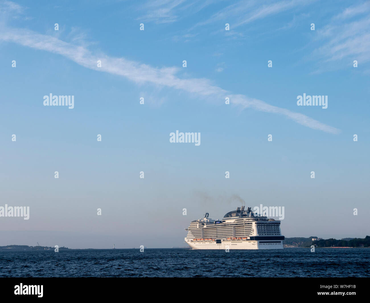 Kreuzfahrtschiff auf der Ostsee bei Kiel, Deutschland Stock Photo