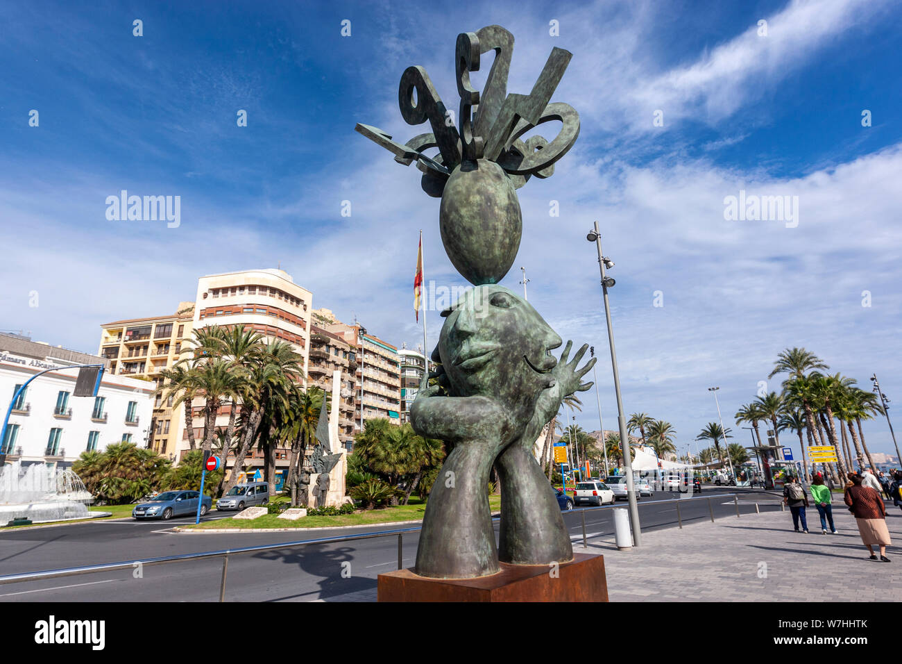 Bronze sculpture of Juan Ripollés El adivinador, Fortune teller,  Plaza del Puerto, Alicante, Valencia Comunidad, Spain Stock Photo