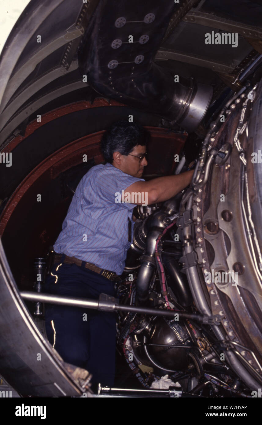 747 Aircraft Engine At JFK Being Repaired Stock Photo - Alamy