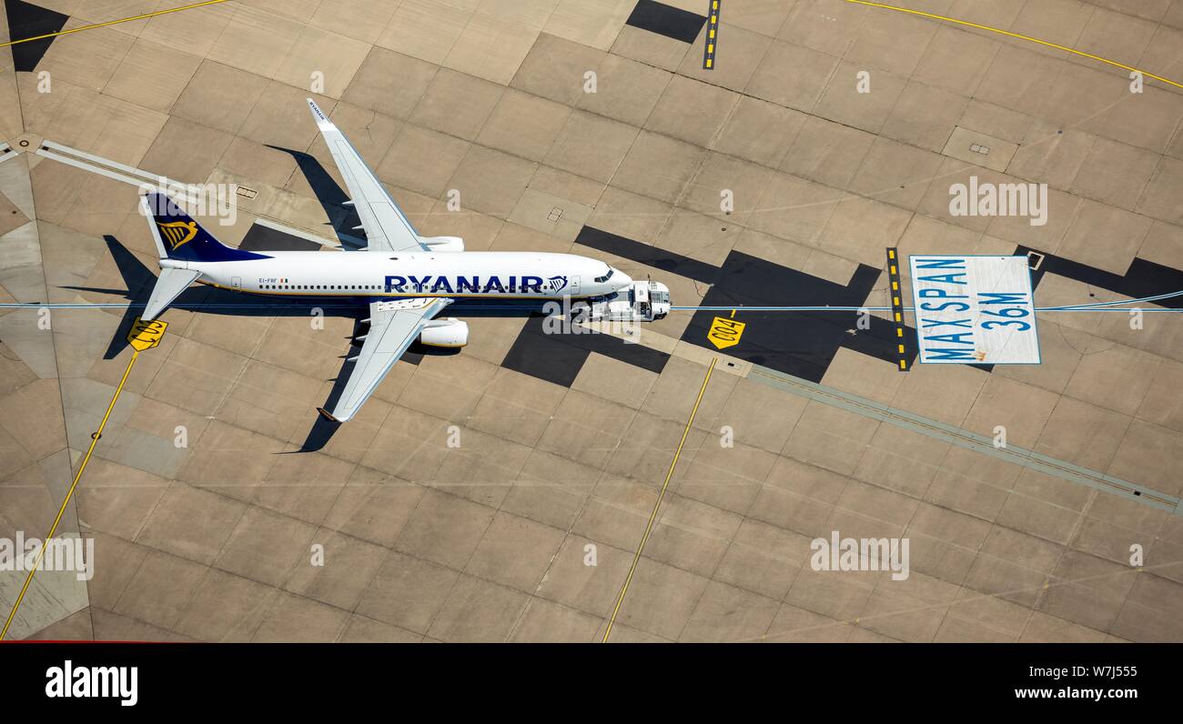 Aerial view, RyanAir aircraft on the apron at a parking position with  parking marking, Cologne-Bonn Airport, Cologne-Porz, Cologne, Rhineland,  North Stock Photo - Alamy