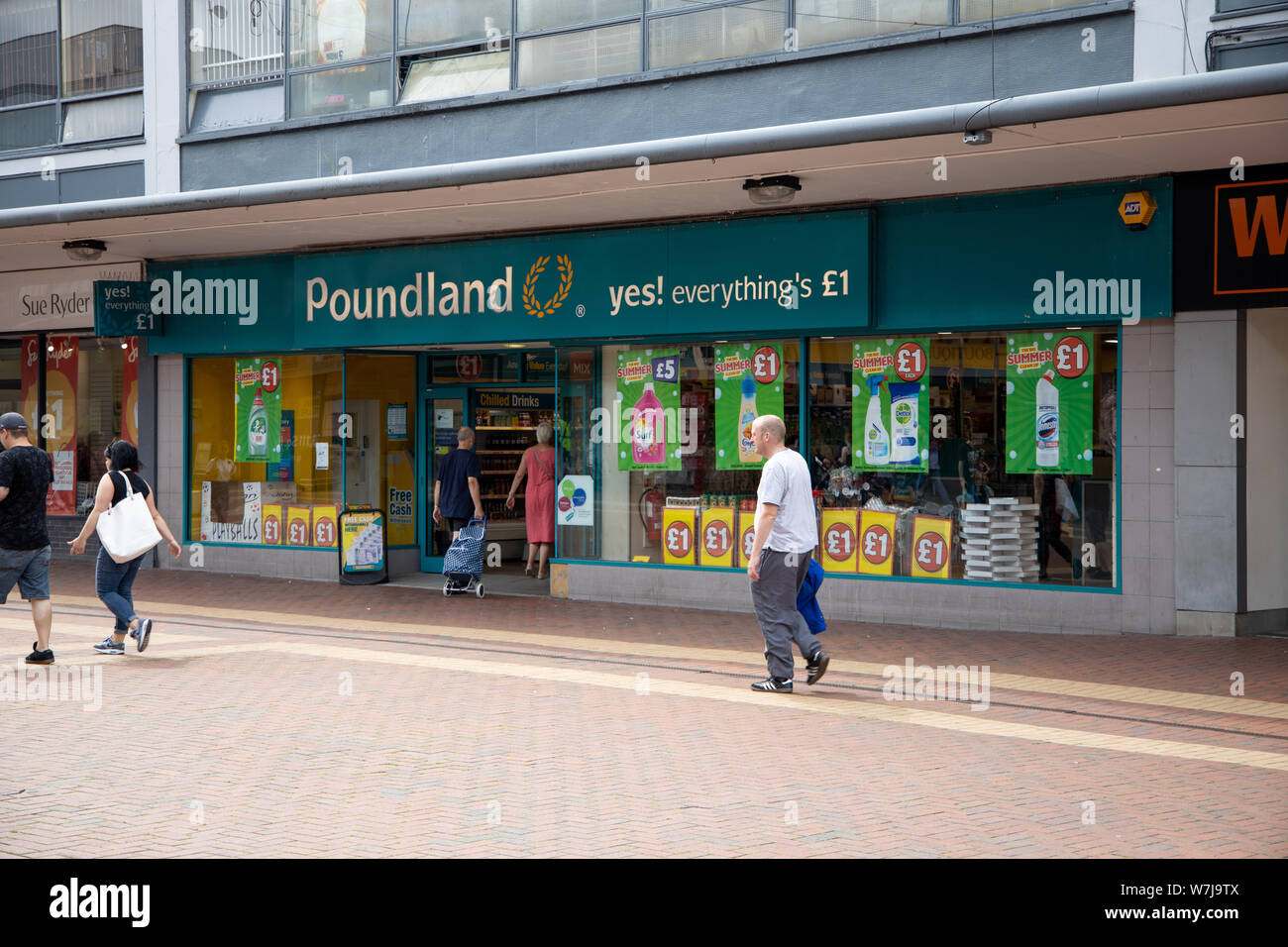 Poundland shopfront, Wythenshawe market, Manchester Stock Photo