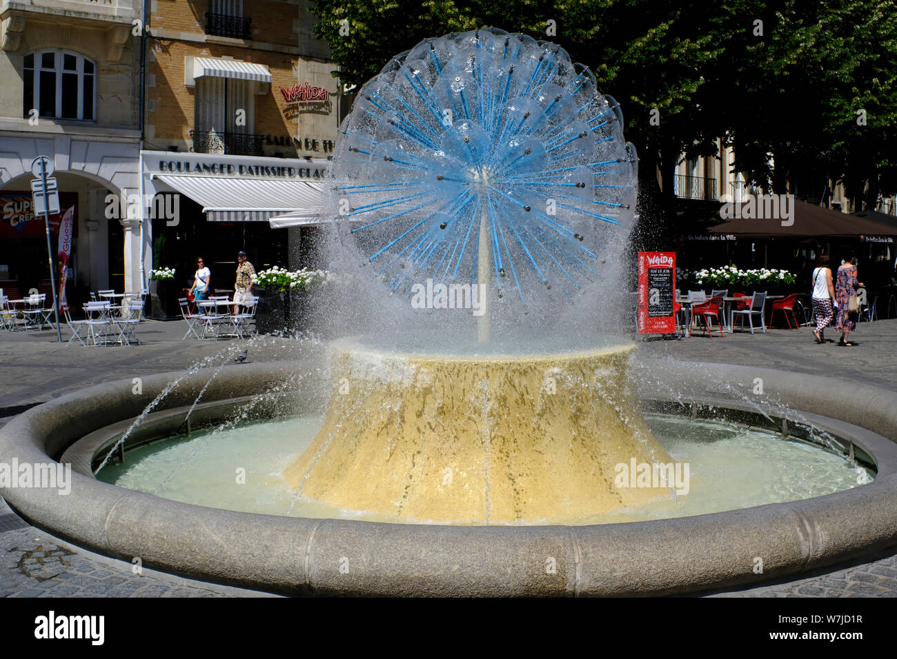 Ball fountain hires stock photography and images Alamy