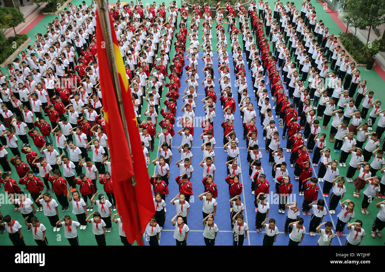 [Image: students-line-up-to-form-the-chinese-cha...W7JJHF.jpg]