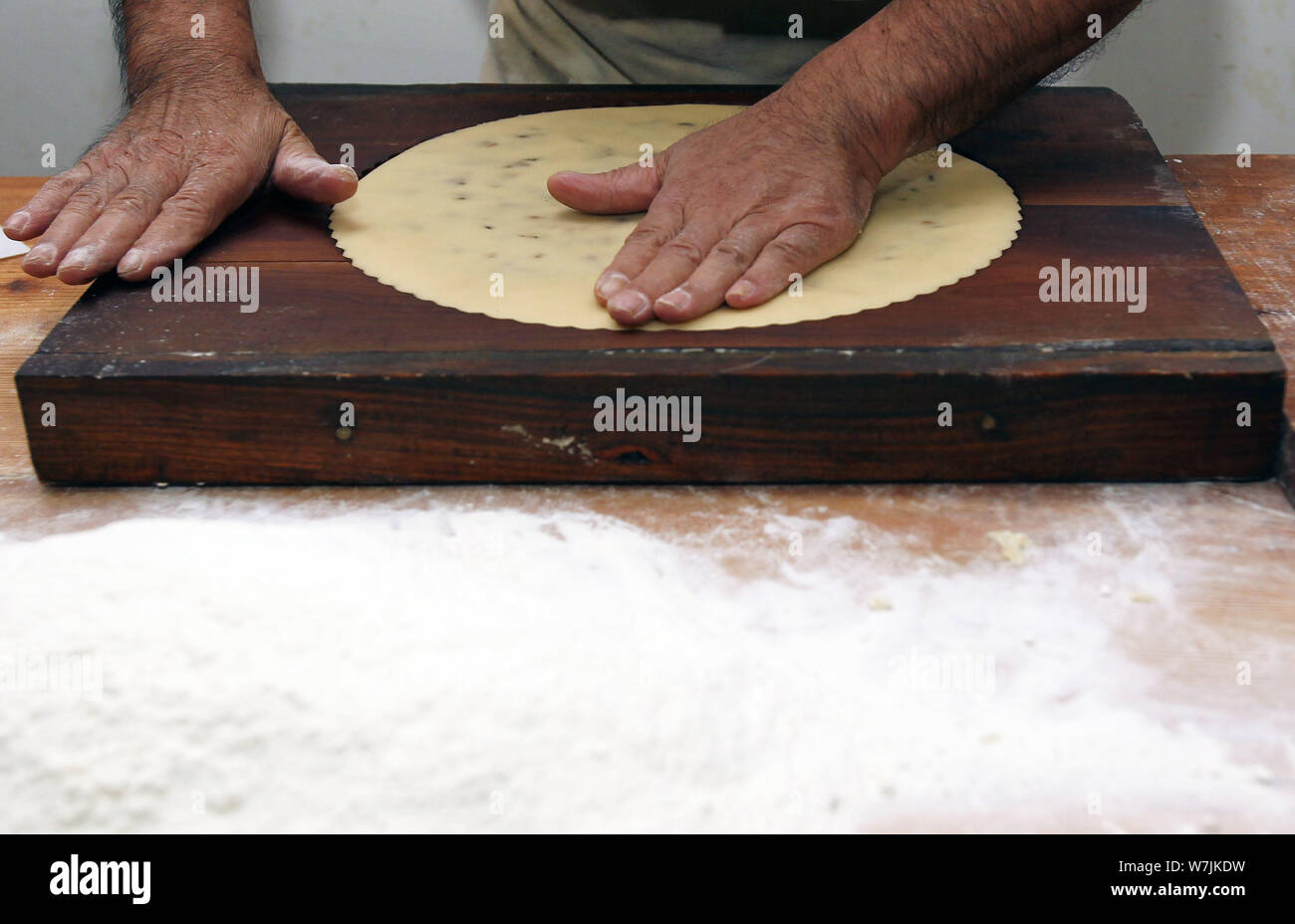 72-year-old Chinese baker Wei Quanfa is making mooncakes at his hand-made mooncake shop in Zhengzhou city, central China's Henan province, 19 Septembe Stock Photo