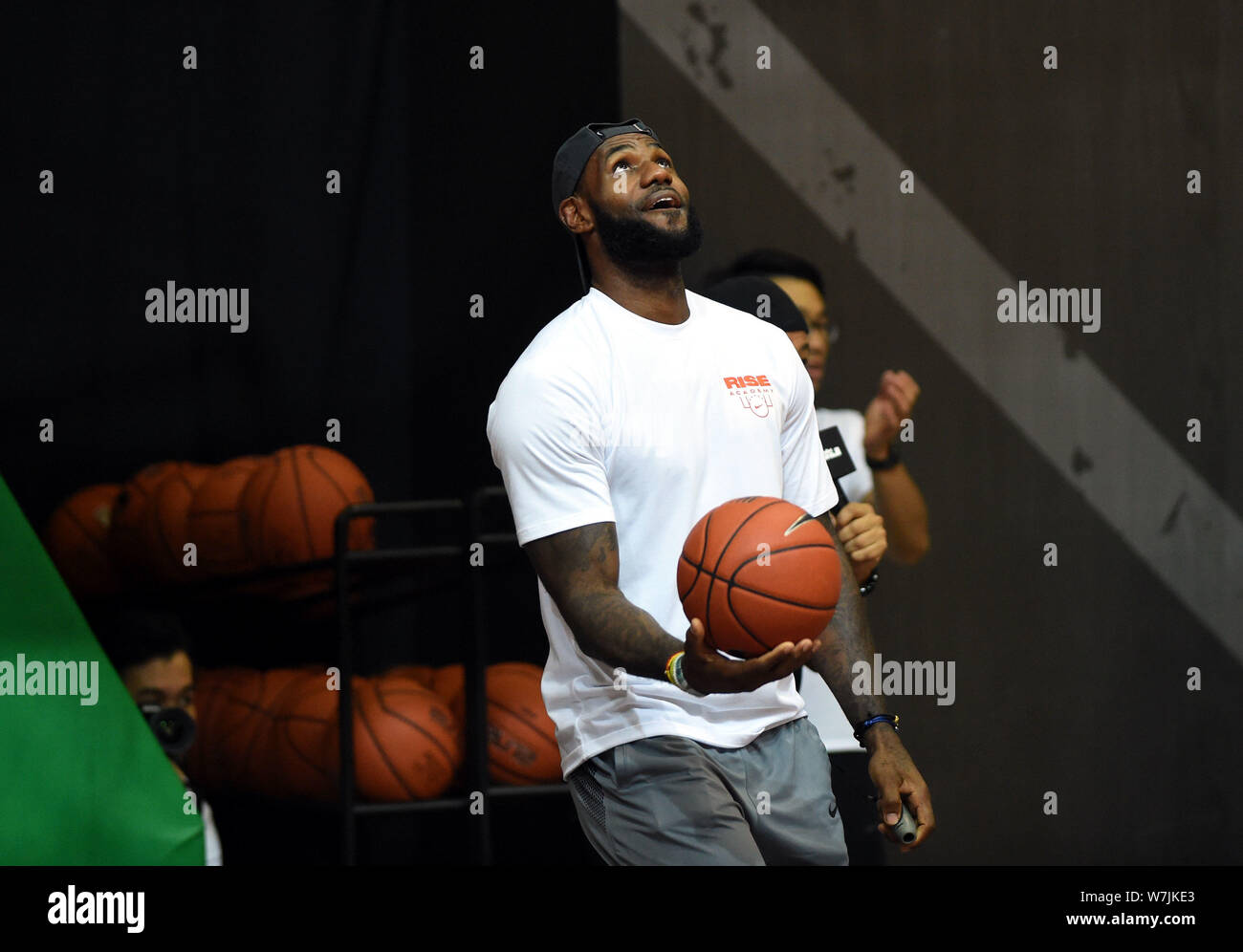 Lebron james cleveland cavaliers hi-res stock photography and images - Alamy