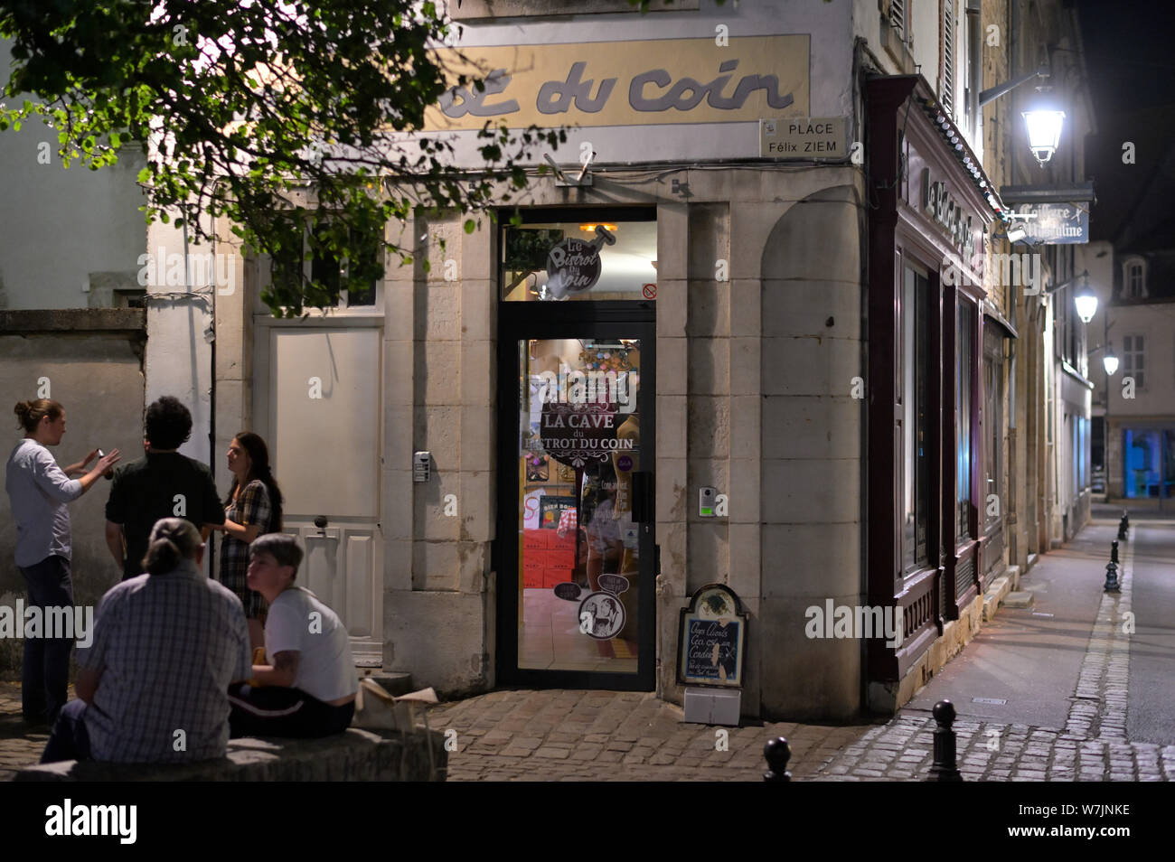 Le Bistrot du coin (the bistro at the corner), Beaune FR Stock Photo