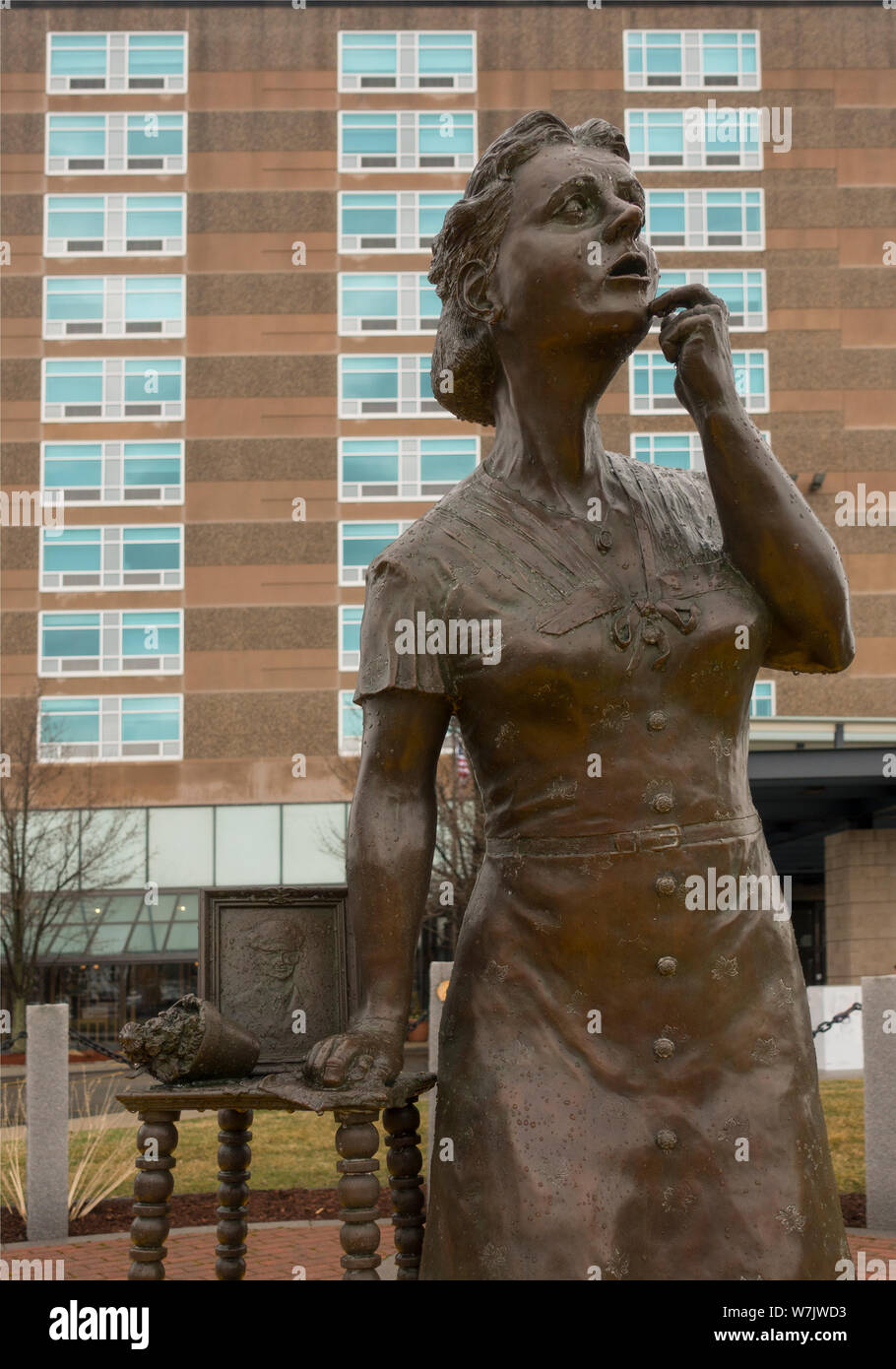 Grieving Gold Star mother statue in Manchester NH Stock Photo