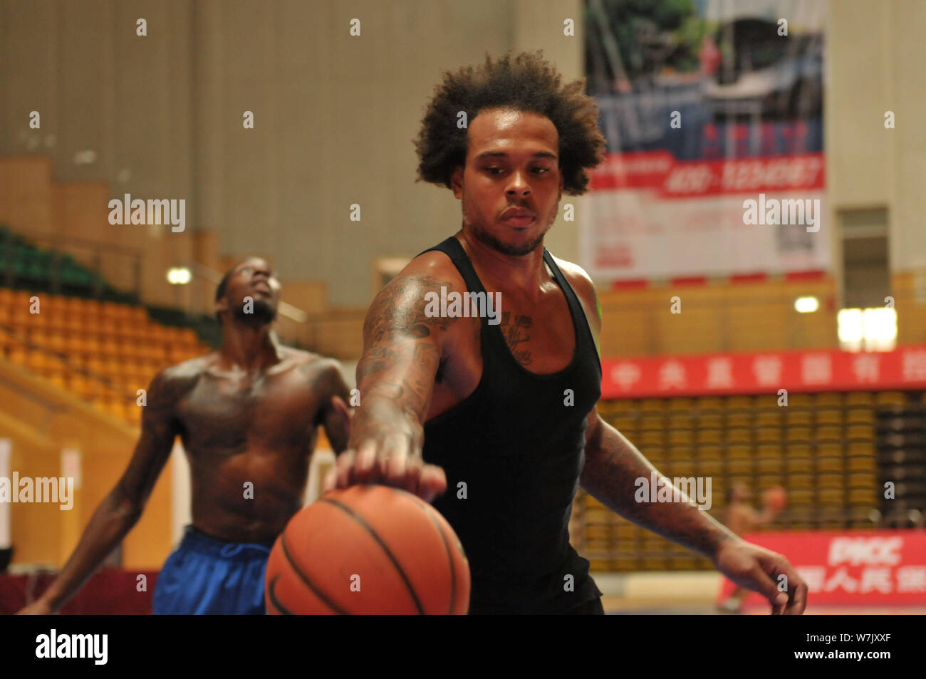 NBA star Shannon Brown shows his basketball skills during the warm-up of the Sino-US All-Star Basketball Game in Zoucheng city, east China's Shandong Stock Photo