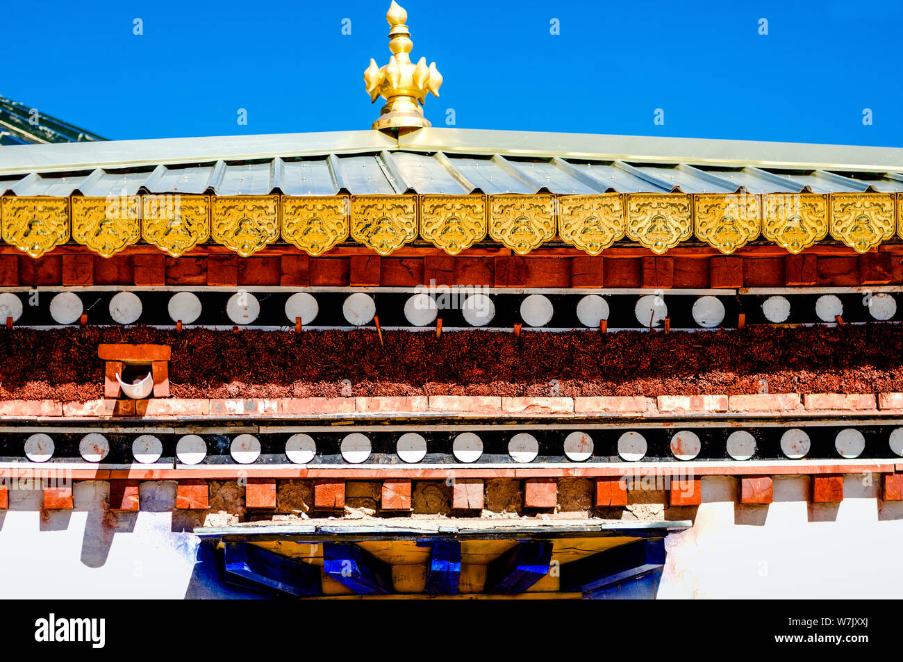 Landscape of A rou Big Temple, the world's largest tent monastery, near Qilian county, northwest China's Qinghai province, 16 August 2017.   Located 2 Stock Photo