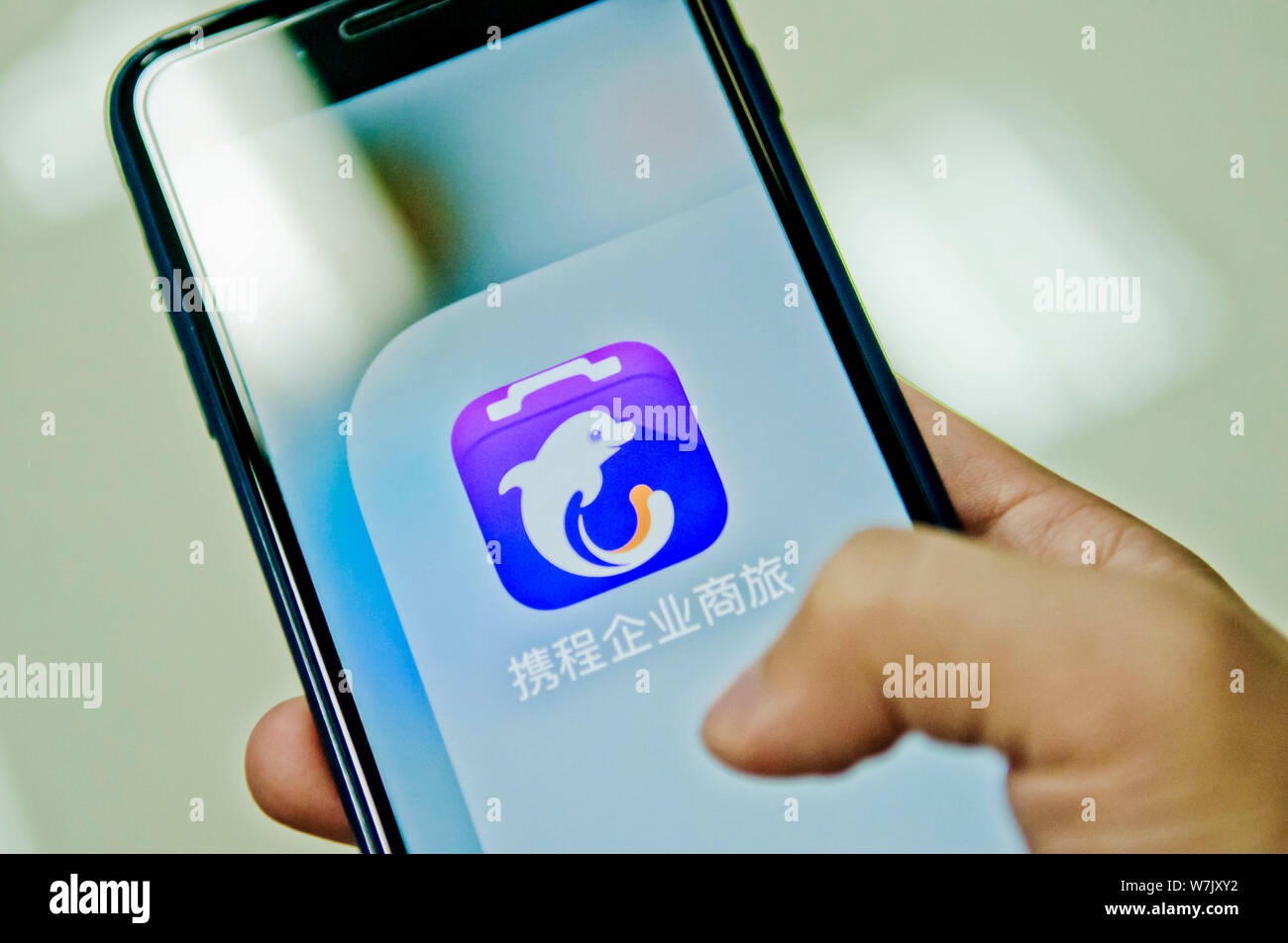 --FILE--A Chinese netizen shows the icon of online travel agencies ...