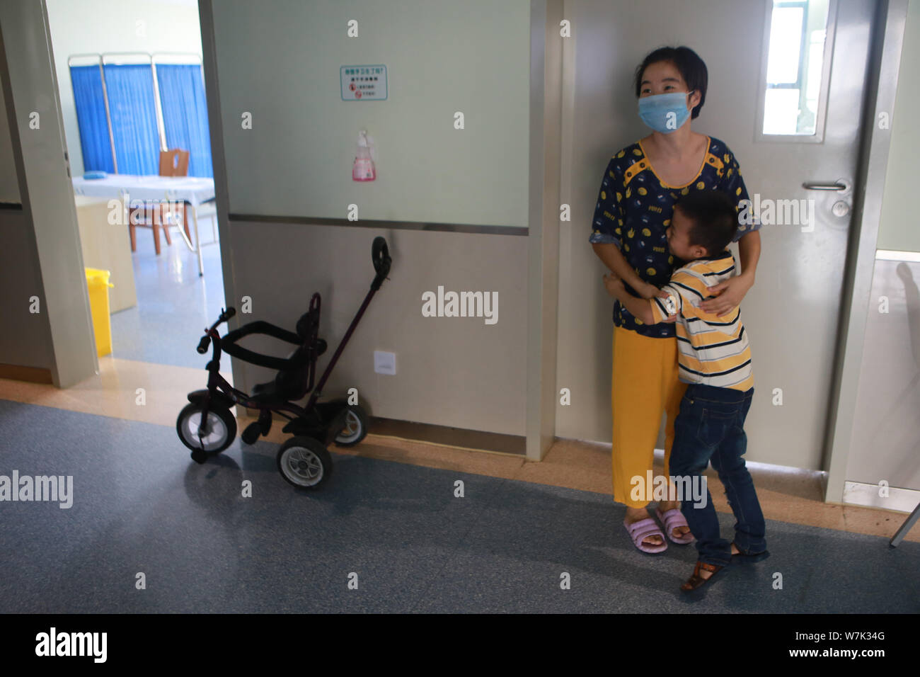 The mother hugs 6yearold Chinese boy Xiao Zhi donating bone marrow to save his elder brother