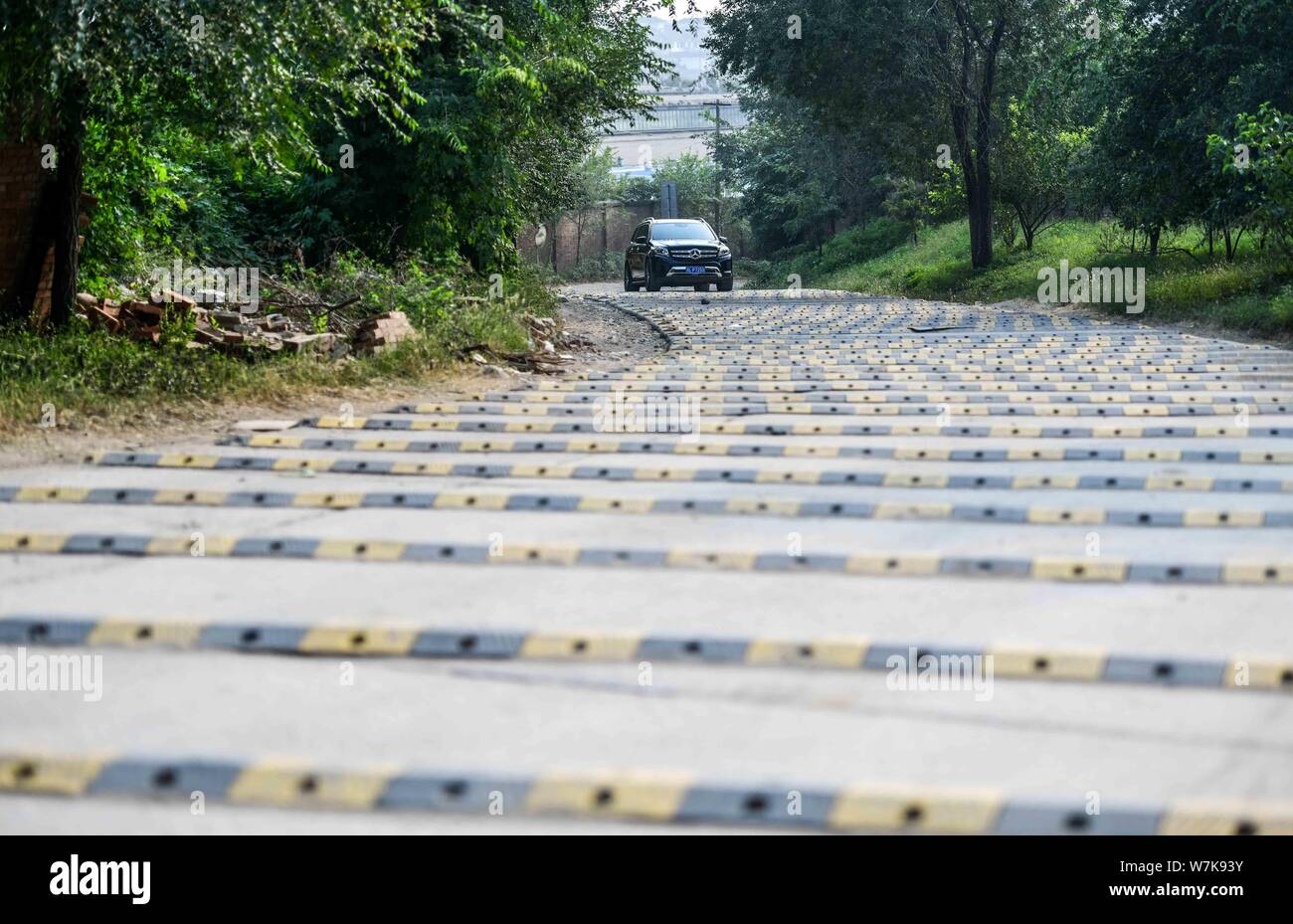 A car drives on a 200meterlong "washboard road" with more than 100
