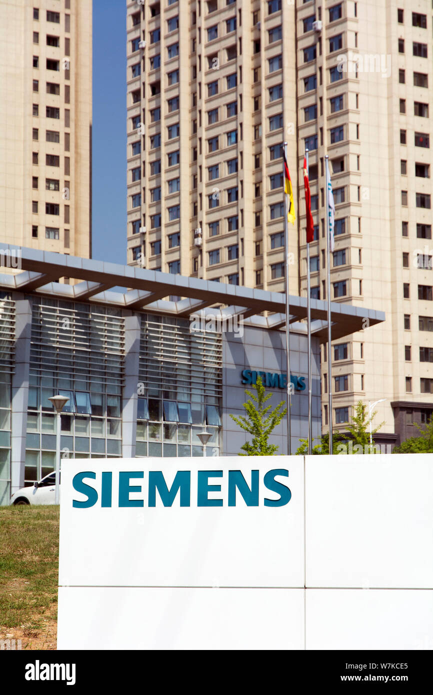 --FILE--View of an office building of Siemens in Dalian city, northeast China's Liaoning province, 18 May 2017.    The possible merger of the rail bus Stock Photo