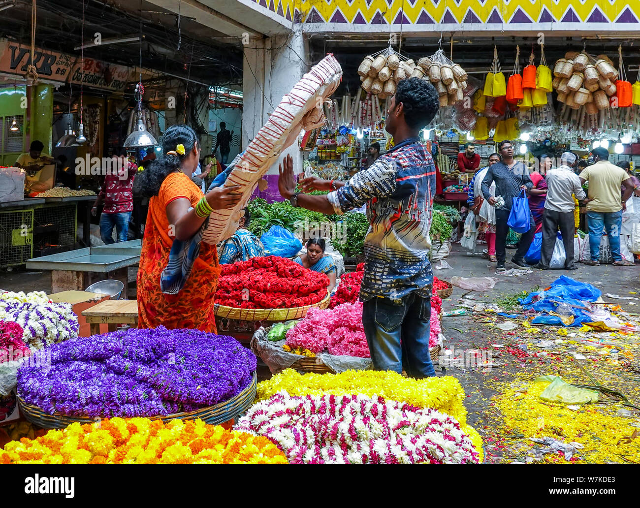 Crowded street in bangalore hires stock photography and images Alamy