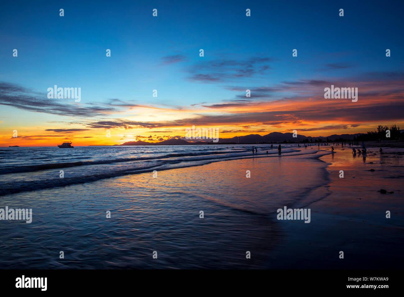 hainan-scenery-hi-res-stock-photography-and-images-alamy
