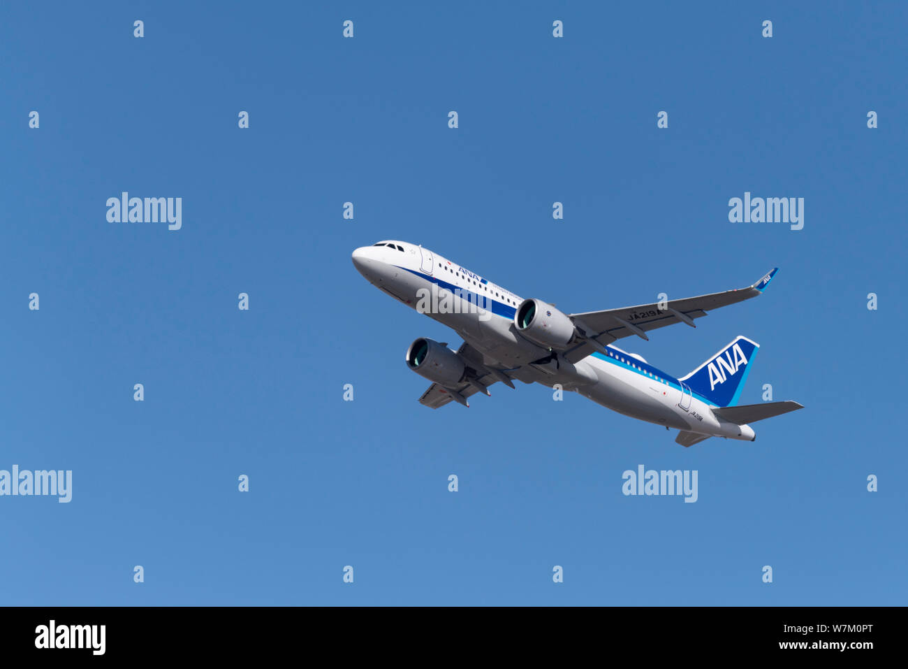 Ana airlines hi-res stock photography and images - Alamy