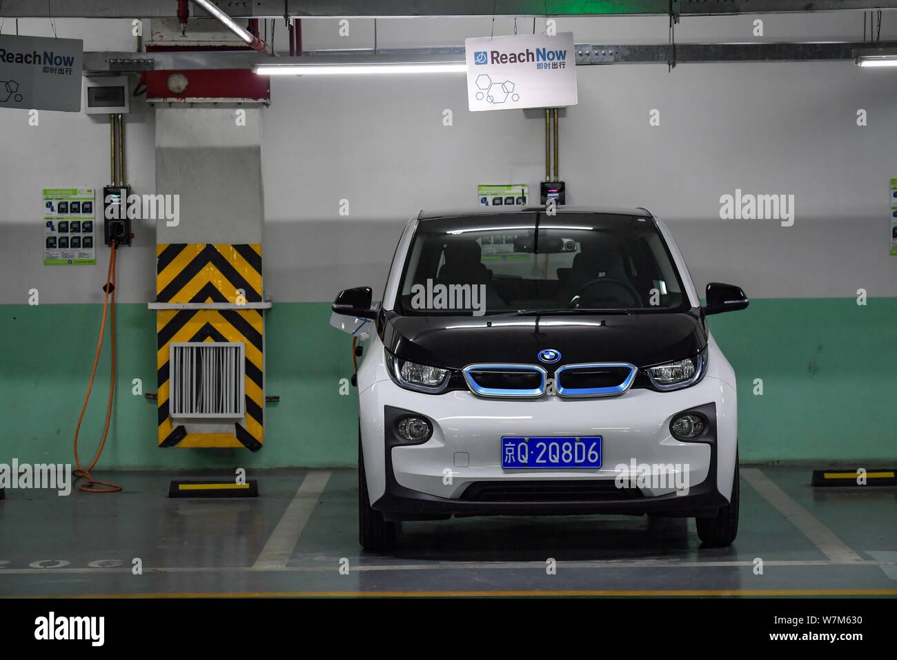 Bmw i3 service hi-res stock photography and images - Alamy