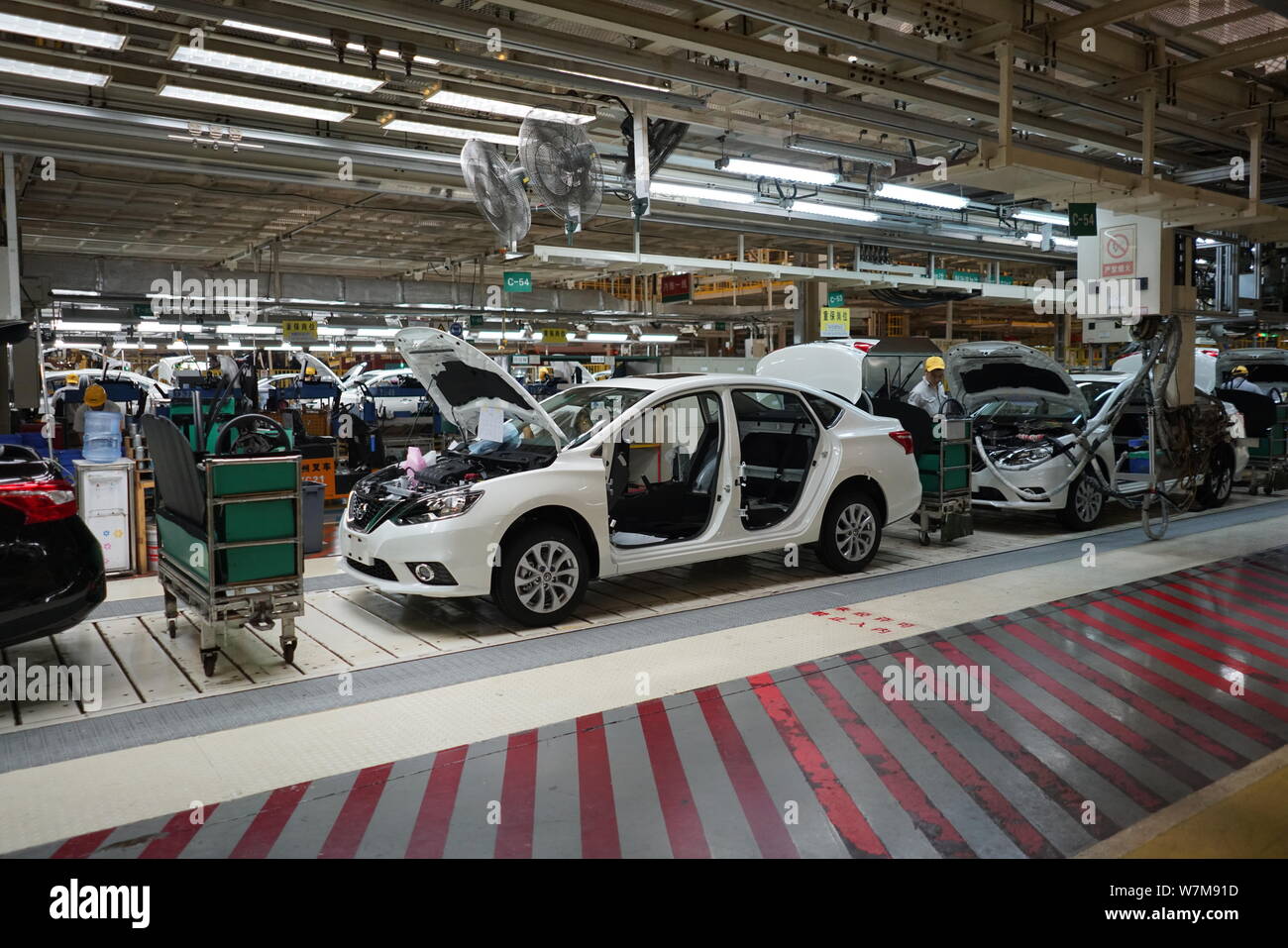 --FILE--Chinese workers assemble cars on the assembly line at an auto ...