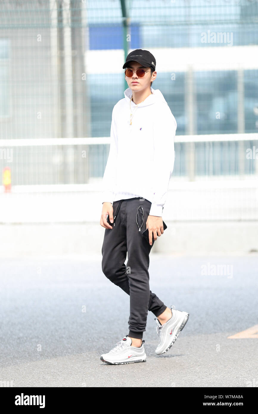 CHINESE WU YIFAN FASHION OUTFIT BEIJING AIRPORT – Stock Editorial
