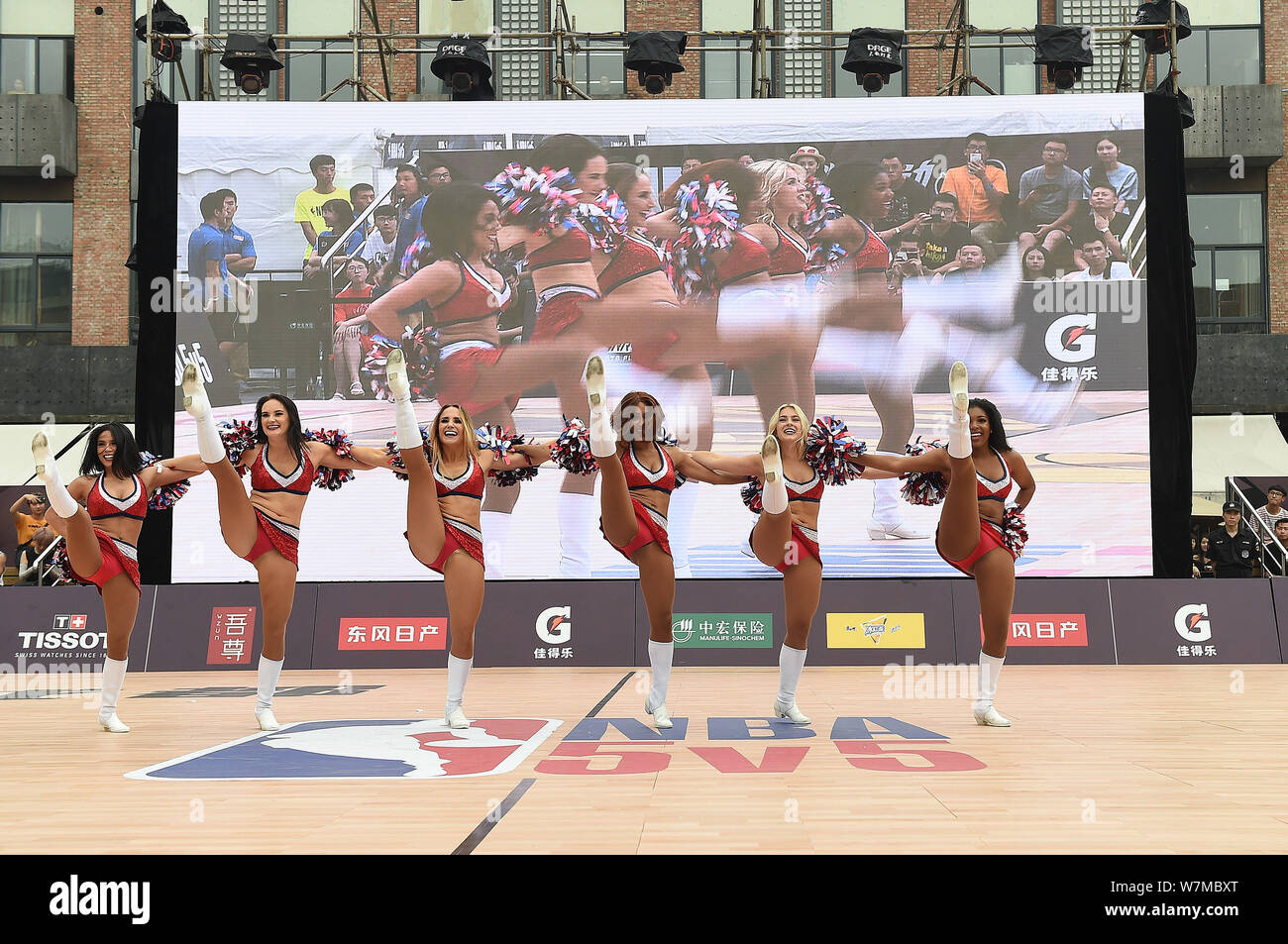 Basketball player cheering hires stock photography and images Alamy