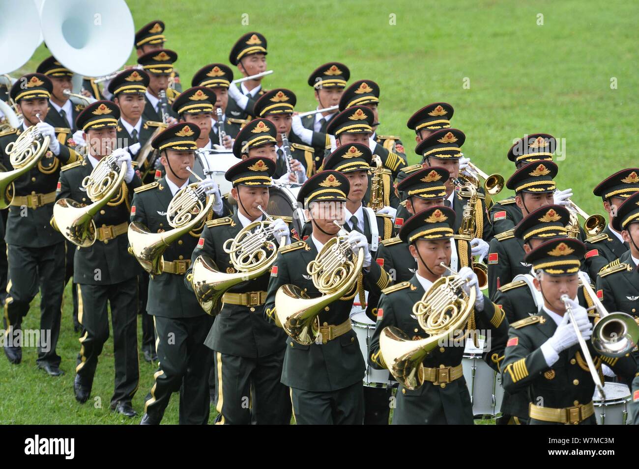 Members of the Chinese military honor guard of PLA (Peoples Liberation ...