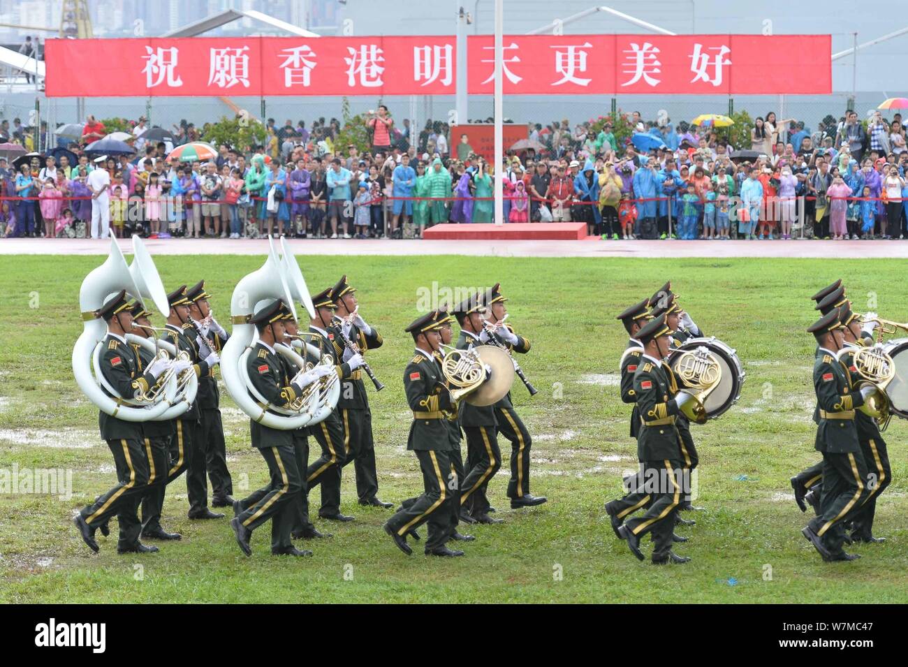 Members of the Chinese military honor guard of PLA (Peoples Liberation ...