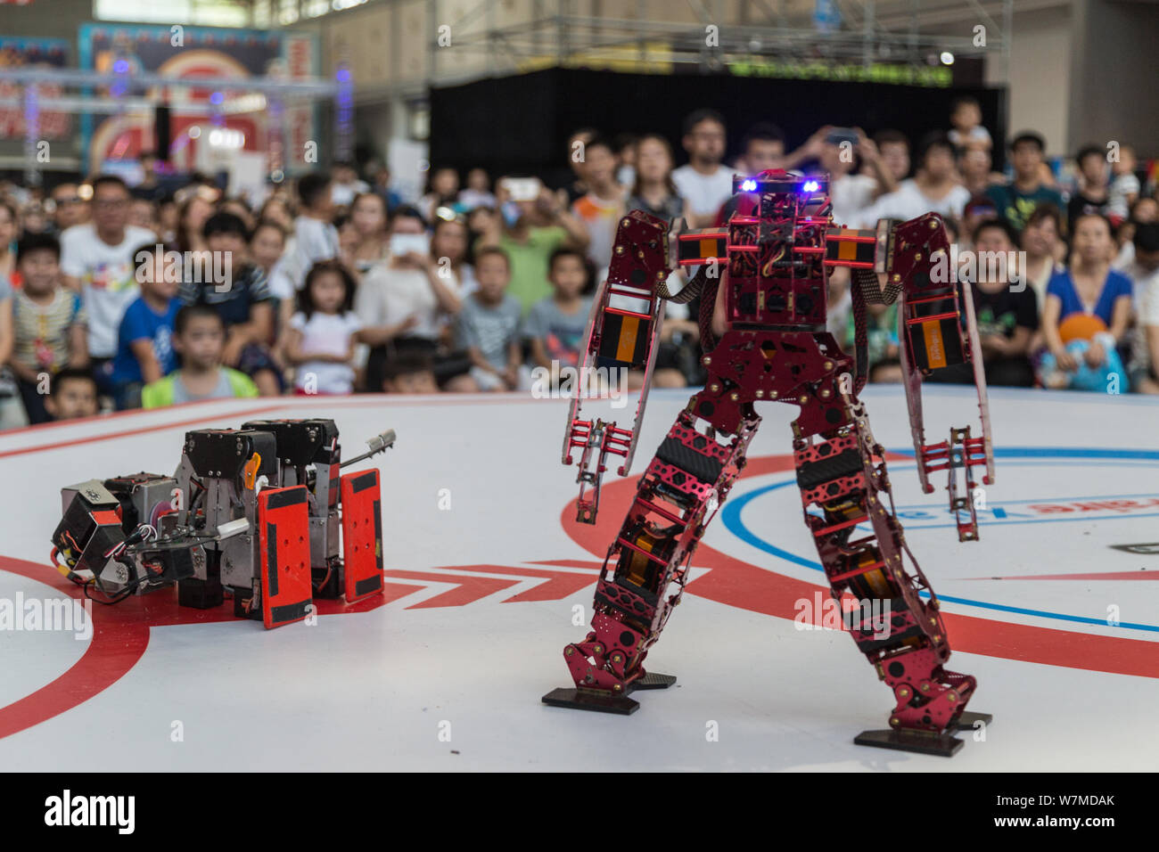 Robots take part in a robot battle during the Maker Faire Xi'an 2017 in  Xi'an city, northwest China's Shaanxi province, 15 July 2017. Two-footed  rob Stock Photo - Alamy